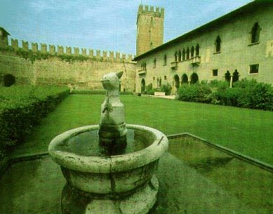 Castelvecchio_Piazza d'armi.jpg (35565 byte)