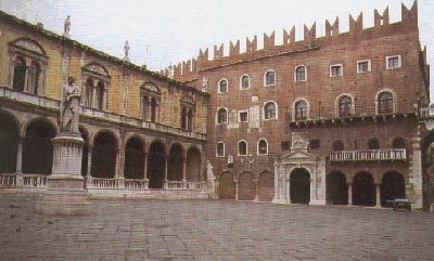 Piazza dei Signori con Loggia.jpg (29161 byte)