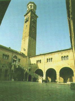 Torre dei Lamberti.jpg (23302 byte)